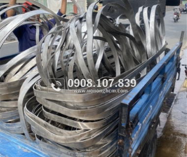 Liên hệ ngay với địa chỉ gia công bàn inox tại Hóc Môn